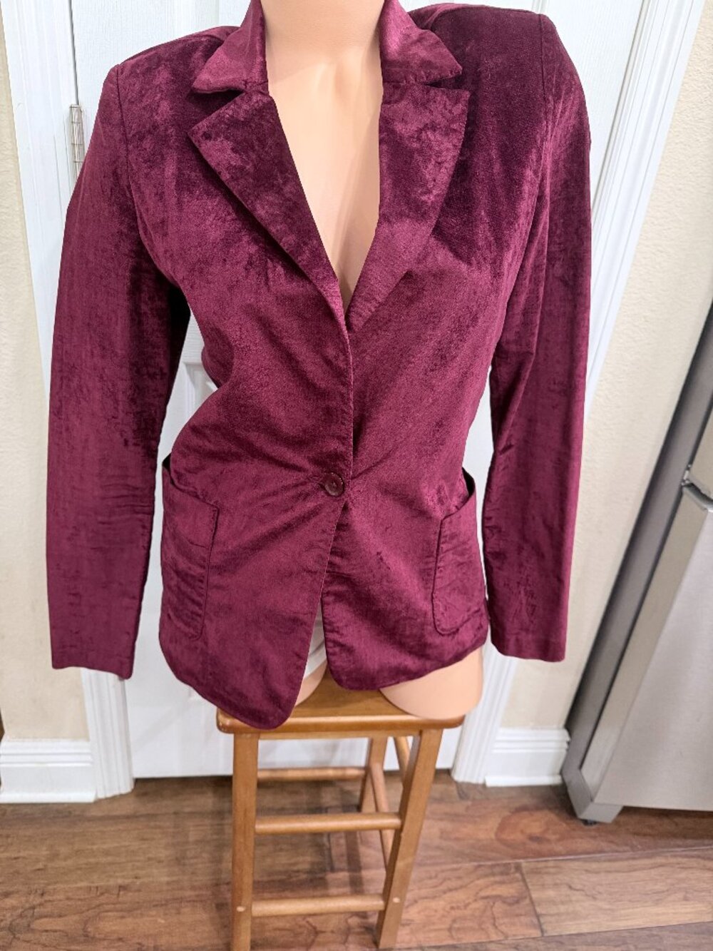 Level 99 Ruby Velvet Blazer XS Stretch Tailored One Button Burgundy Jacket